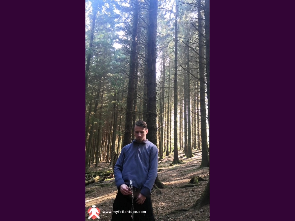 18+ Watch Beautiful Forest Peeing At Barry Sidings 🌲 A Male With A Pee Fetish 💦